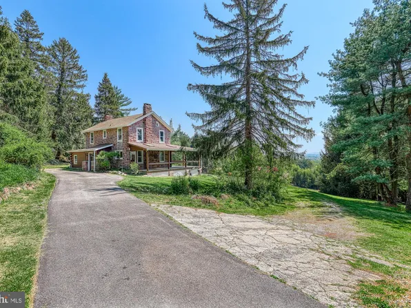 2180 Sky Top Trl, Dover, PA 17315