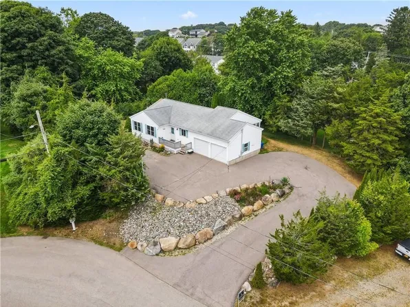 40 Charlene Ave, Westerly, RI 02891