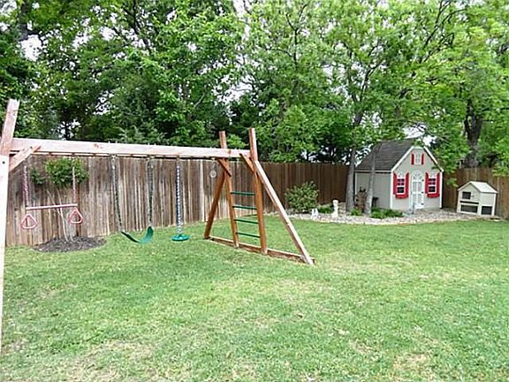 4th image of 200 Foxcroft Ct