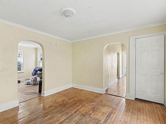 5th image of 498 Beaumont St