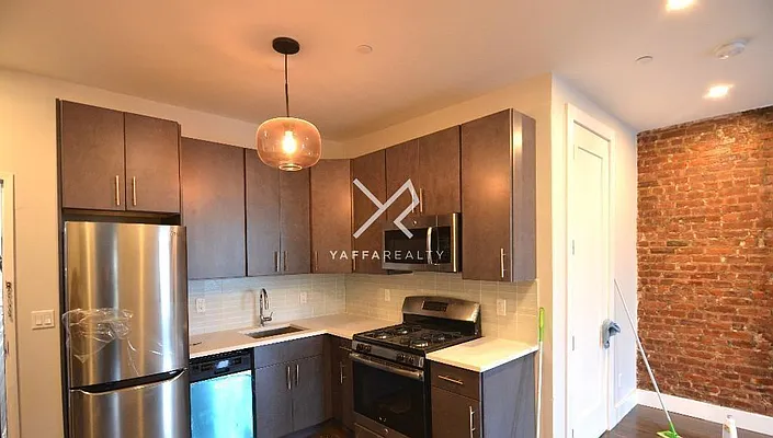 Rented by Yaffa Realty LLC | media 2
