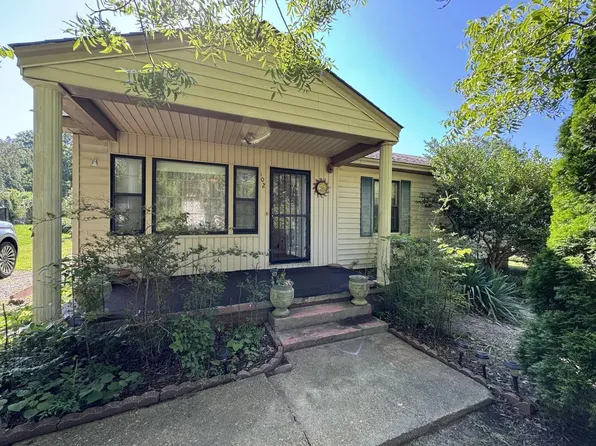 102 Magnolia Dr, Booneville, MS 38829