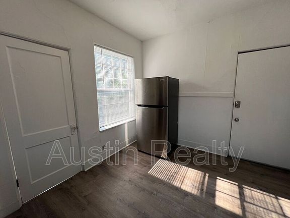 2nd image of 1364 McCausland Ave #2N