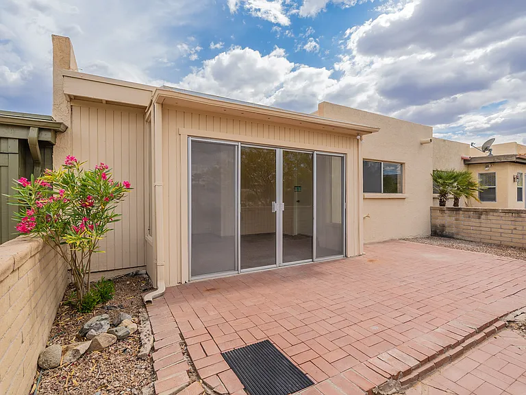 1430 W Camino Lucientes — Photo 28