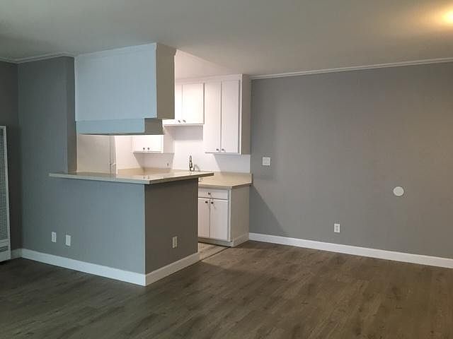 1st image of 2150 N Beachwood Dr APT 14