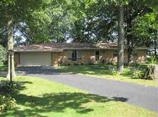 5635 N Fair Oaks Dr, Davis Junction, IL 61020