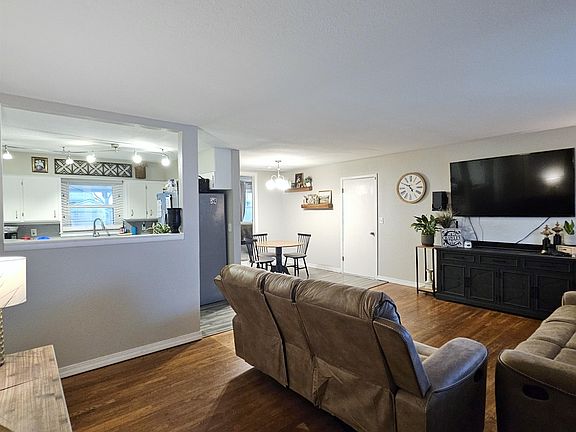 4th image of 611 Marmaton Rd