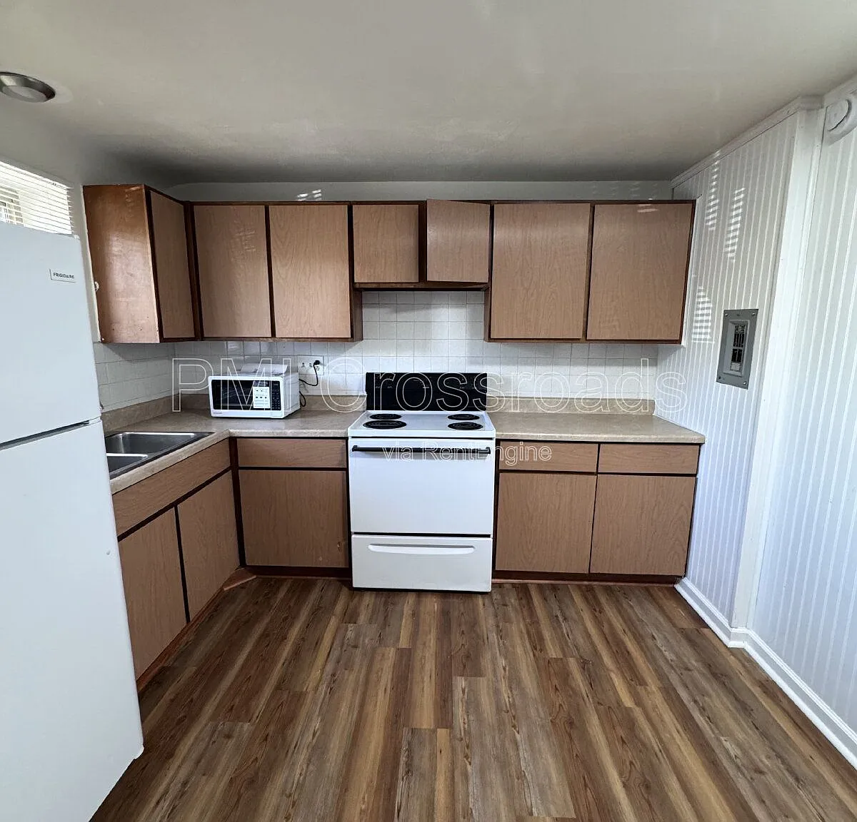 2 bed, 1.0 bath, 780 sqft, $875 — Photo 2