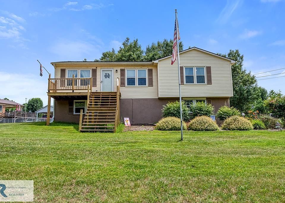 1st image of 103 Thomas Ct