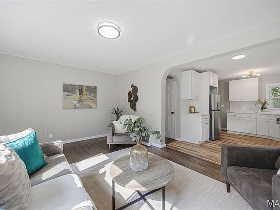 4th image of 609 Clover Ln