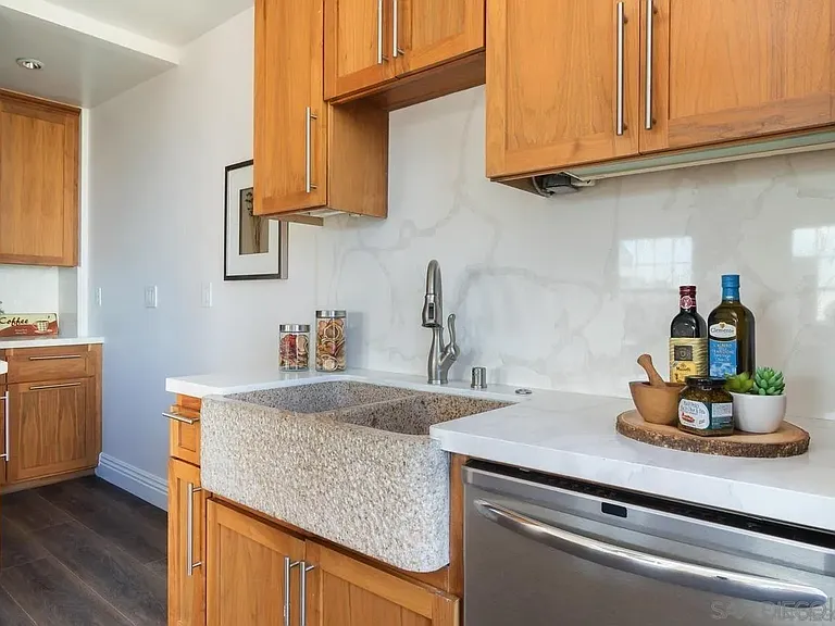 702 Ash St #1103 — Photo 11