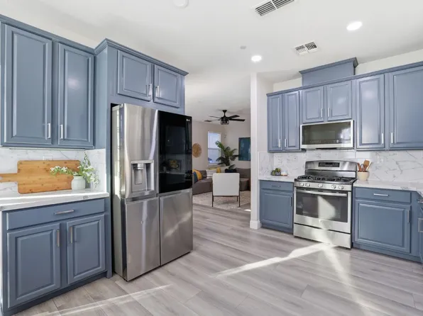 3017 Village Park Dr, Roseville, CA 95747