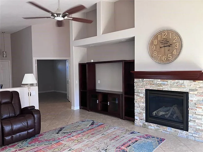 489 First Light St — Photo 4
