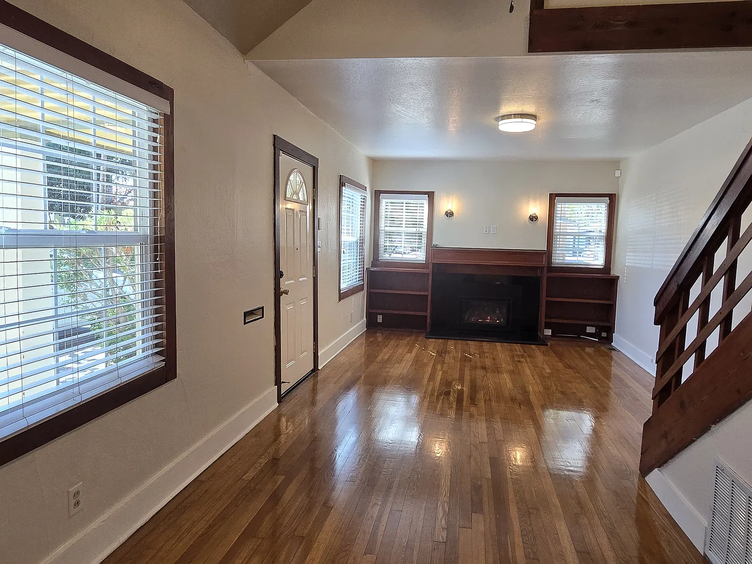 3 bed, 1289 sqft, $2,499 — Photo 3