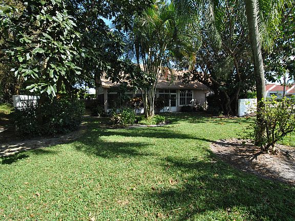 3rd image of 13909 Palm Grove Place