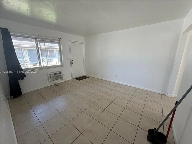 14355 NE 6th Ave #6 — Photo 4