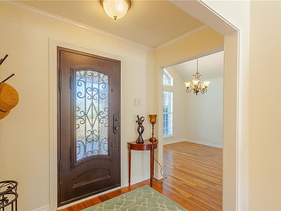 5th image of 2024 Liverpool Dr