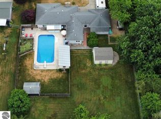 505 Eaton St, Breckenridge, MI