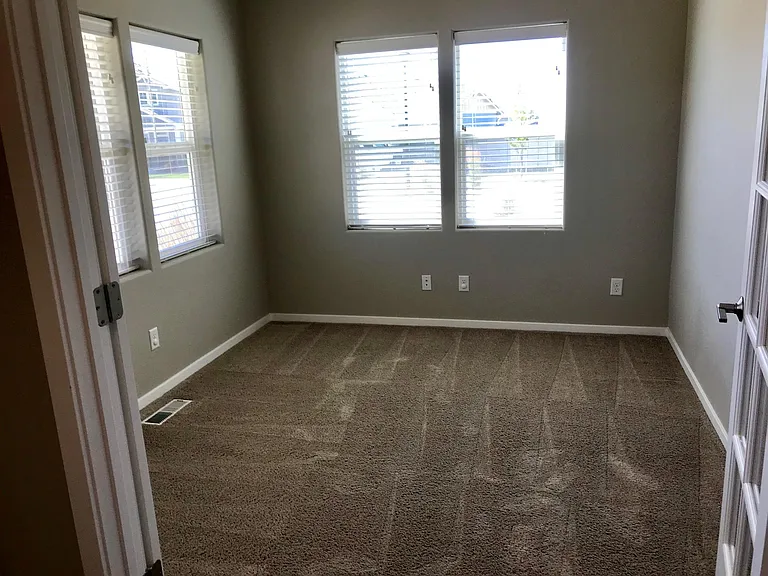 2060 N Oakland St — Photo 11