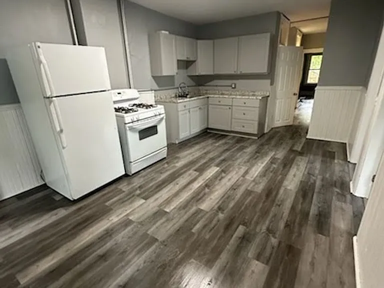 50-56 Hunters Ave — Photo 8
