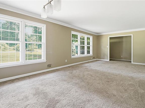5th image of 6735 Marlborough Cir S