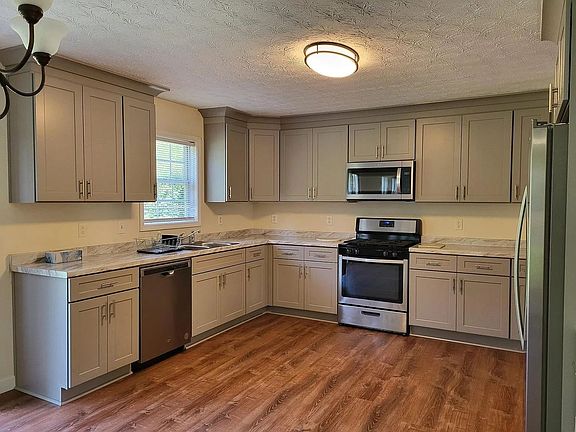 5th image of 1040 Grace Dr