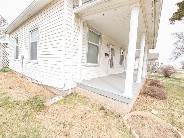 Listing photo 3