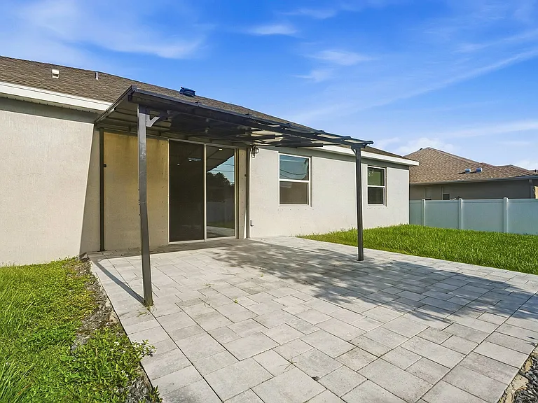 1261 SW Curry St — Photo 31