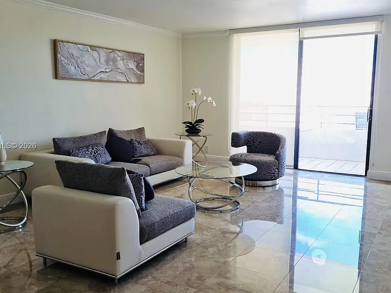 2500 Parkview Dr #2114 — Photo 6