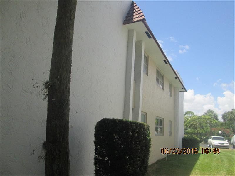 2nd image of 3501 Inverrary Dr APT L202