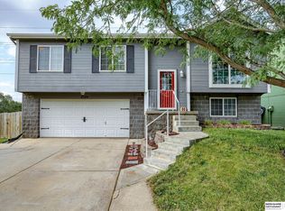 8024 Howell St, Omaha, NE 68122
