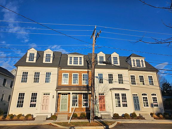 2nd image of 906 Charles St