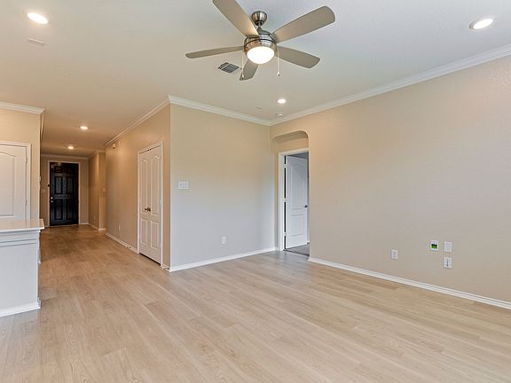3rd image of 1917 Stinnett Dr