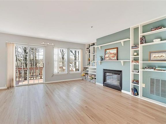 5th image of 228 Mallard Ct