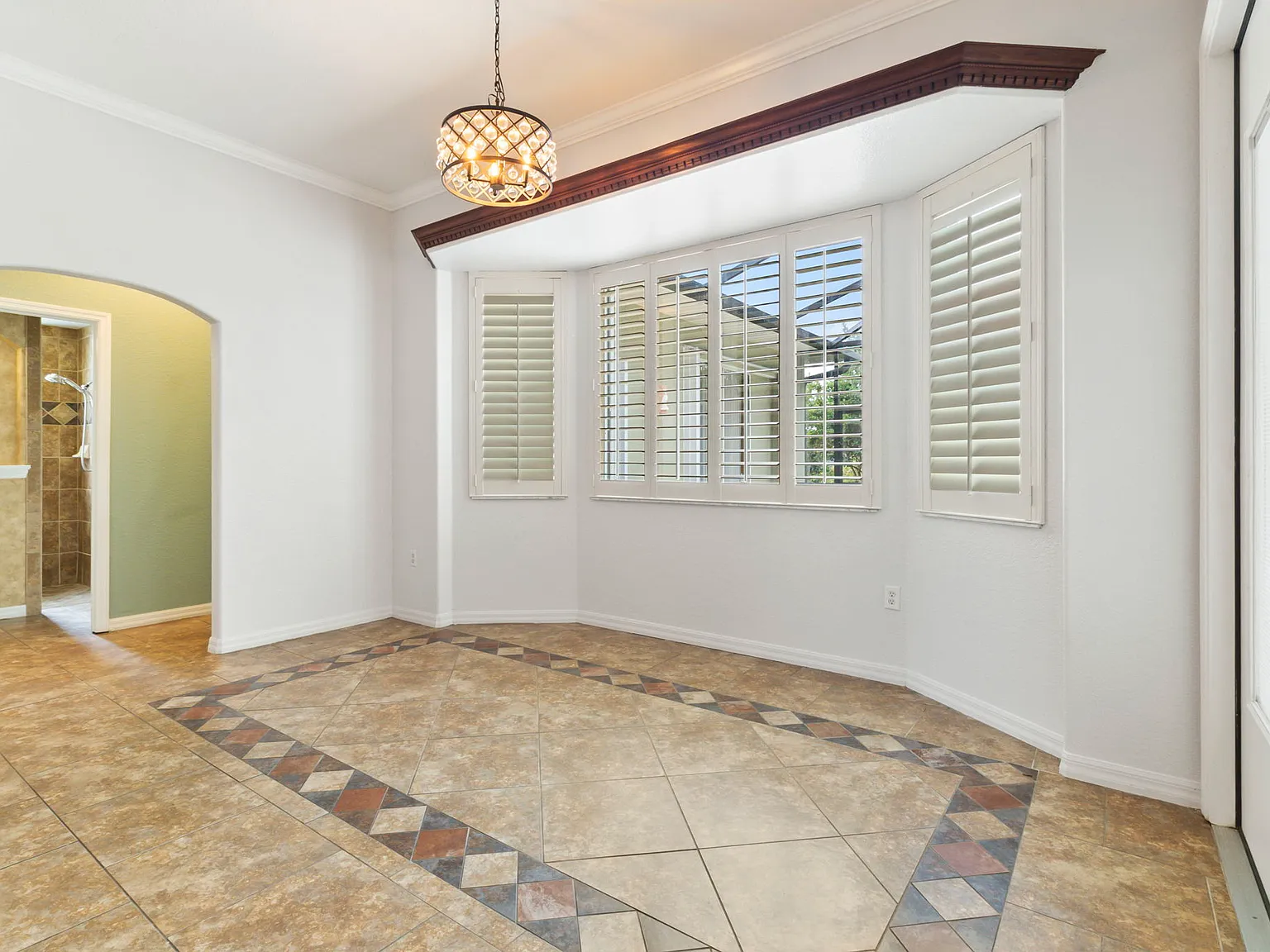 281 Hallcrest/Watral - 1 — Photo 2
