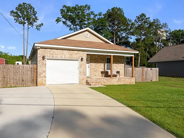 111 Metcalf St, Cottonwood, AL 36320