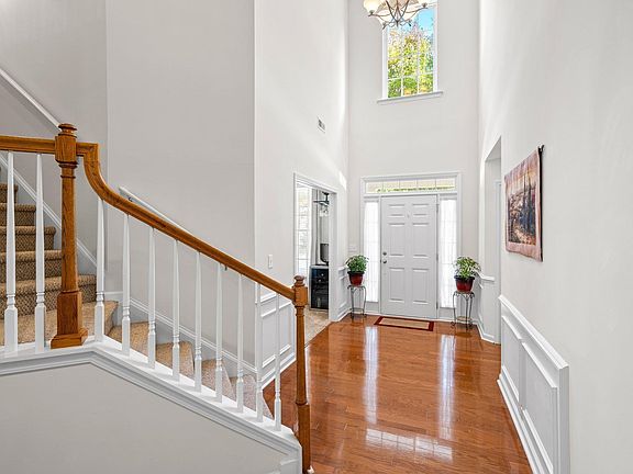 4th image of 521 Kingsmoor Dr