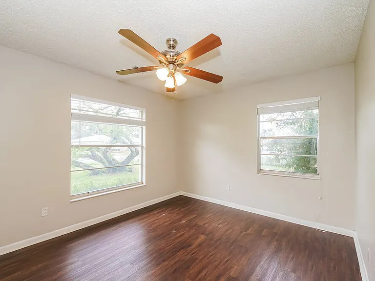 2141 Kendall Ct — Photo 12