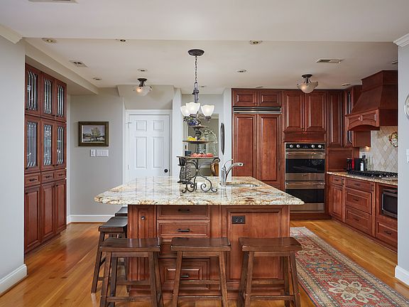 4th image of 3503 Thornapple St