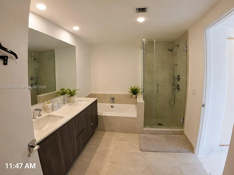 488 NE 18th St #2001 — Photo 13