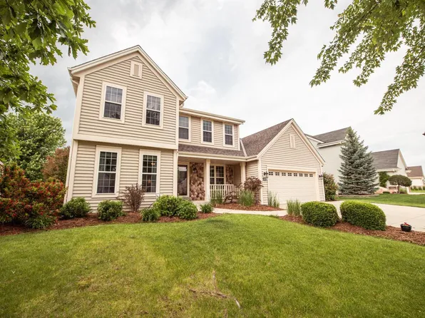 3832 Rivers Crossing DRIVE, Waukesha, WI 53189