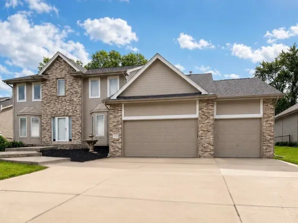 7417 S 93rd St, La Vista, NE 68128