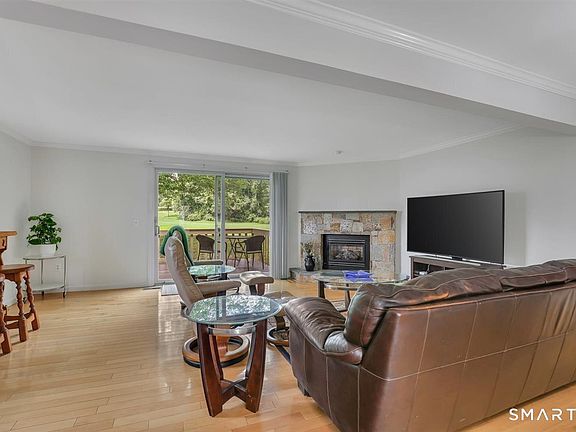 4th image of 15 Greenview Drive #15
