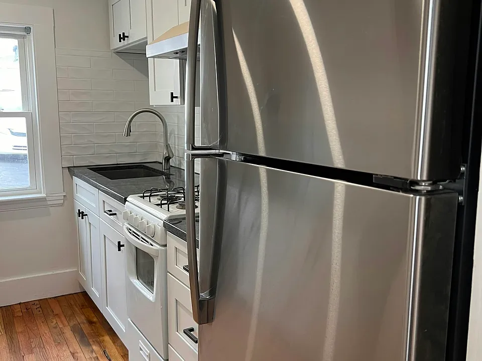 Kitchen (right side)