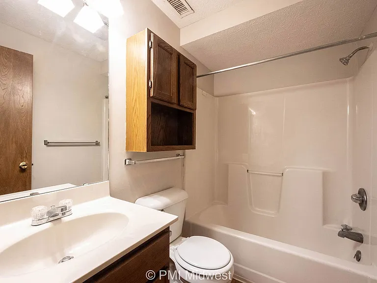 Parkway Apartments — Photo 22