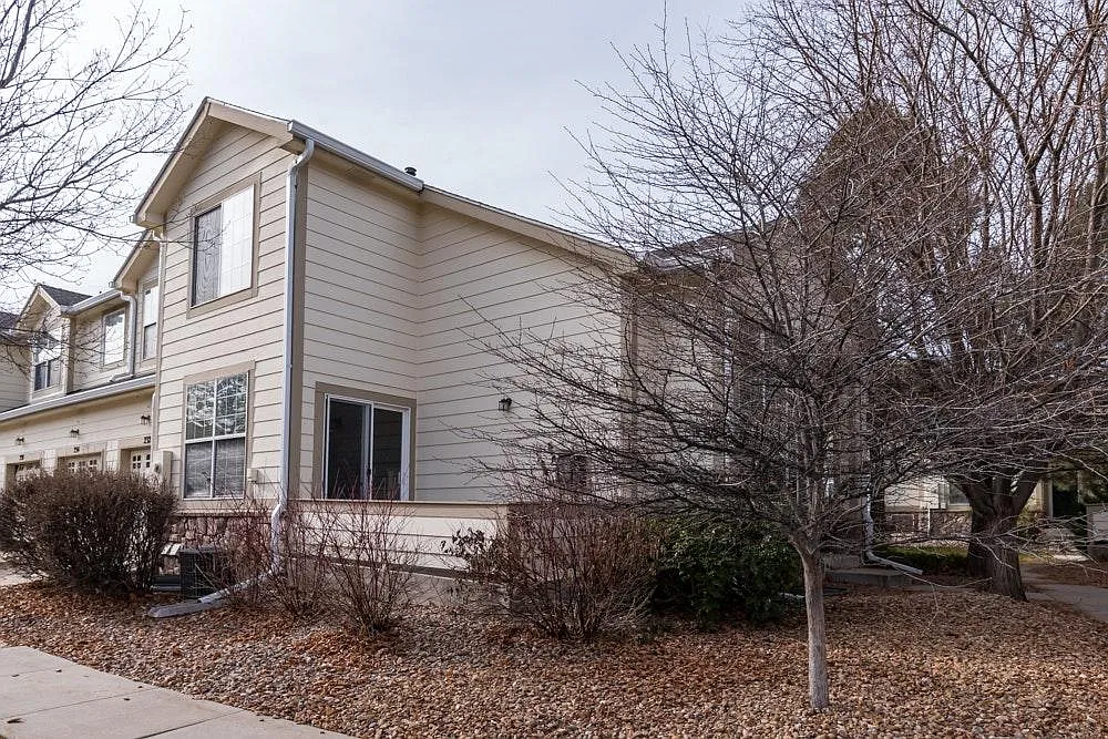 2 bed, 2.5 bath, 1304 sqft, $2,699 — Photo 2