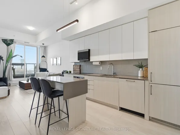 2489 Taunton Rd #214, Oakville, ON L6H 0L3