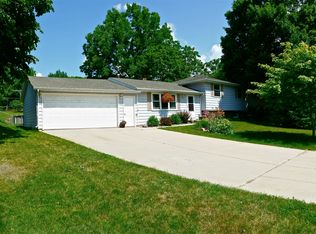1922 Mulberry Ln, Green Bay, WI 54304