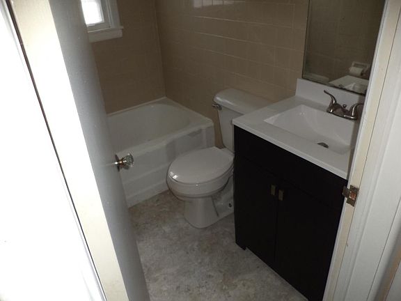 4th image of 1733 E 52nd St