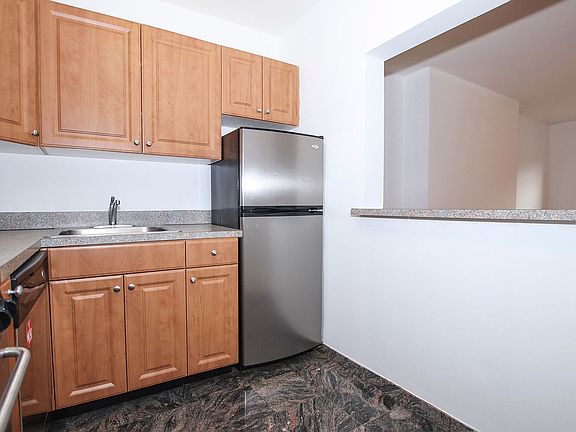 4th image of 317 6th Ave #1FR